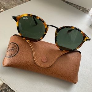 Ray-Ban Round Fleck Sunglasses
